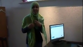 Jamila, A Moroccan Woman, Attempts Lesbian Intimacy With A Dutch Girl (Arabic Subtitle)