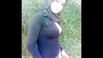 Amateur Emirr1977 Mix Of Arab And Asian Cfnm