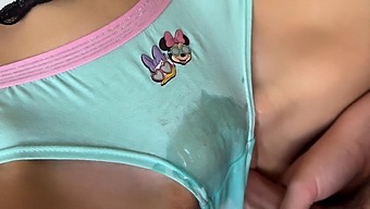 Friendly Wife Enjoys Kinky Pussy Rubbing And Explosive Orgasm